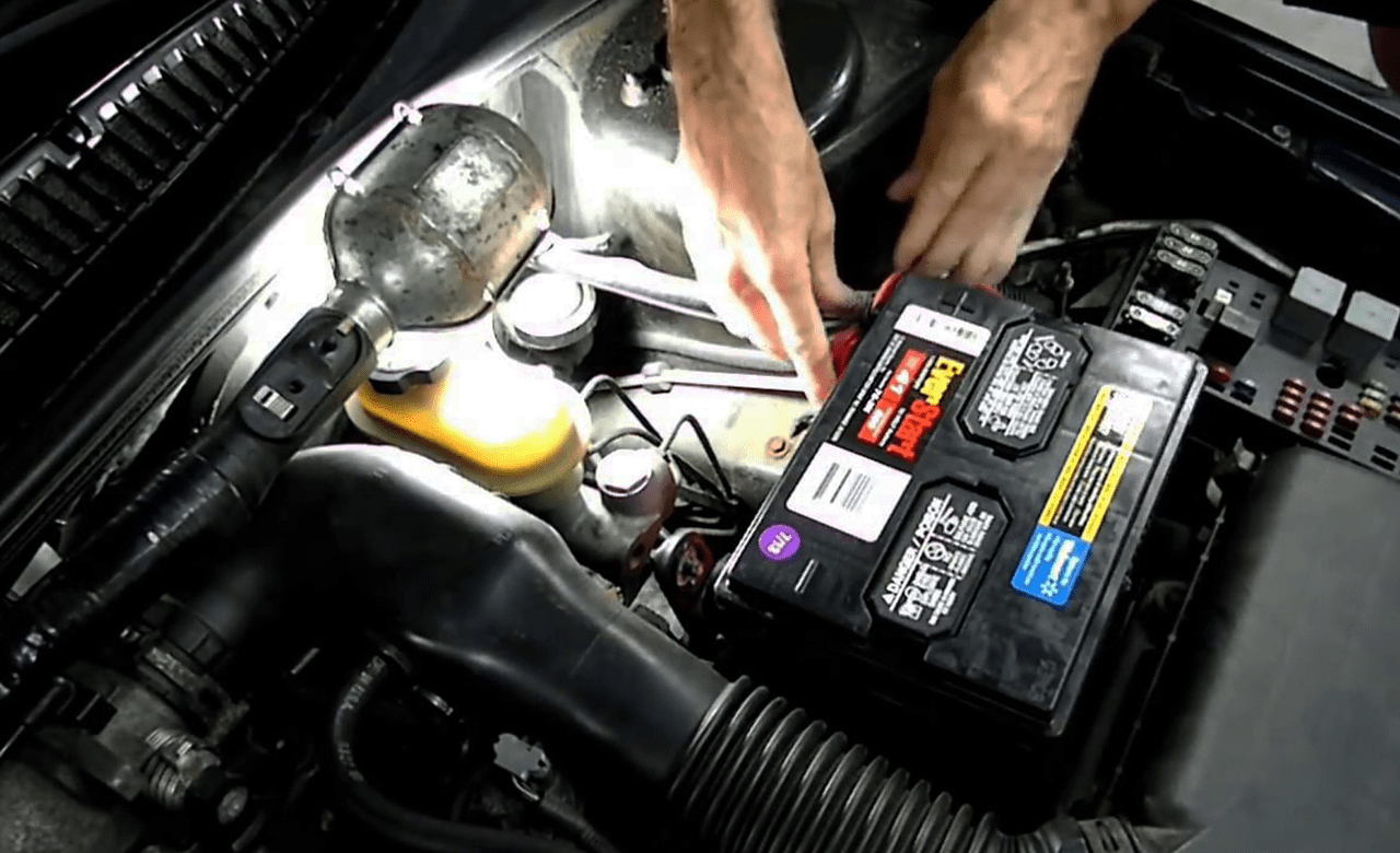 Замена аккумулятора в машине с выездом. Car Battery. Auto Battery Replacement. TCS car Battery. Battery in the car.